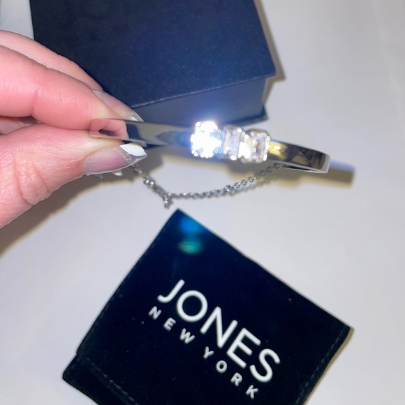 ๐ Beautiful Jones NewYork Silver Bracelet ๐ - Picture 4 of 8